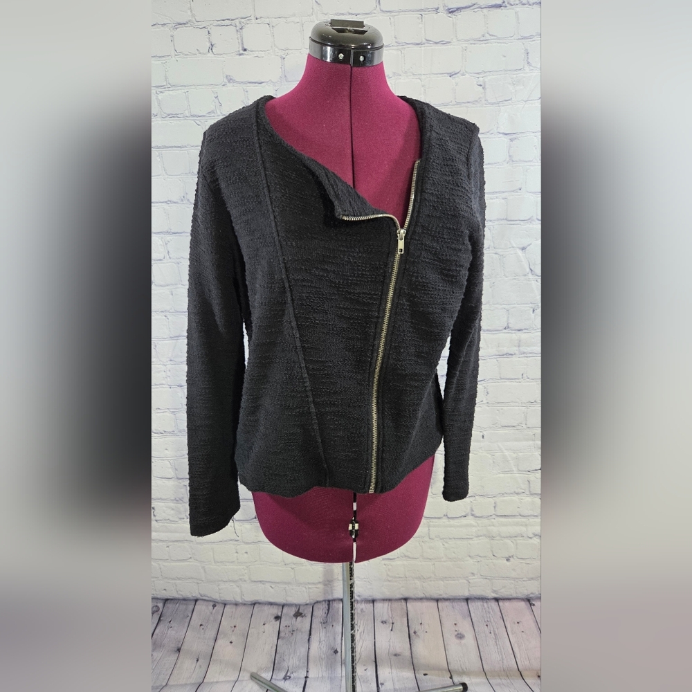 Como Black Blouse with Textured Fabric and Relaxed Fit